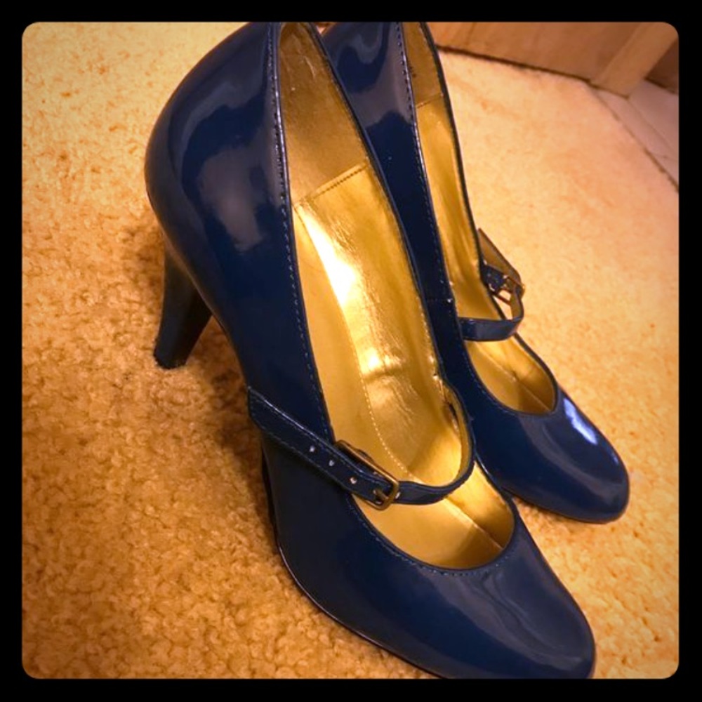Liz Claiborne shoes 
Color Blue
Size 7.5